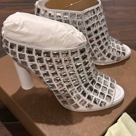 New authentic Burberry shoes - Picture 4 of 11